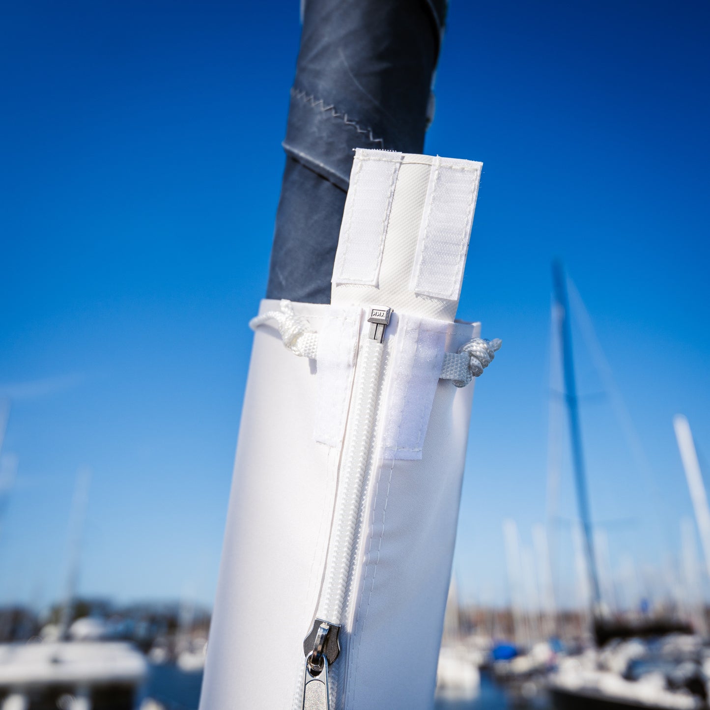 Detail van rolfokhoes rits beschermingsflap