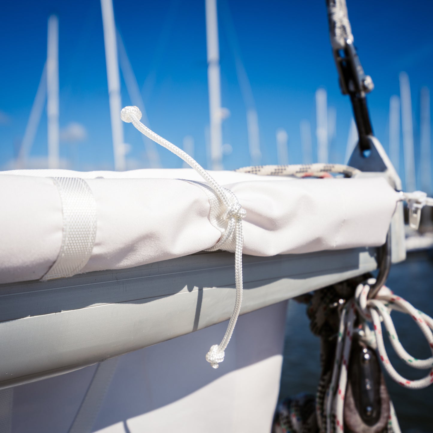 Saliseal lazybag maindrop opgerold voor wedstrijdzeilen-2